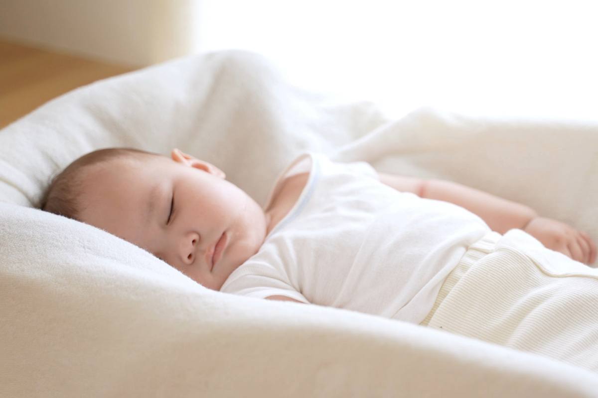 ¿Tu bebé hace siestas cortas? Puede ser un short napper