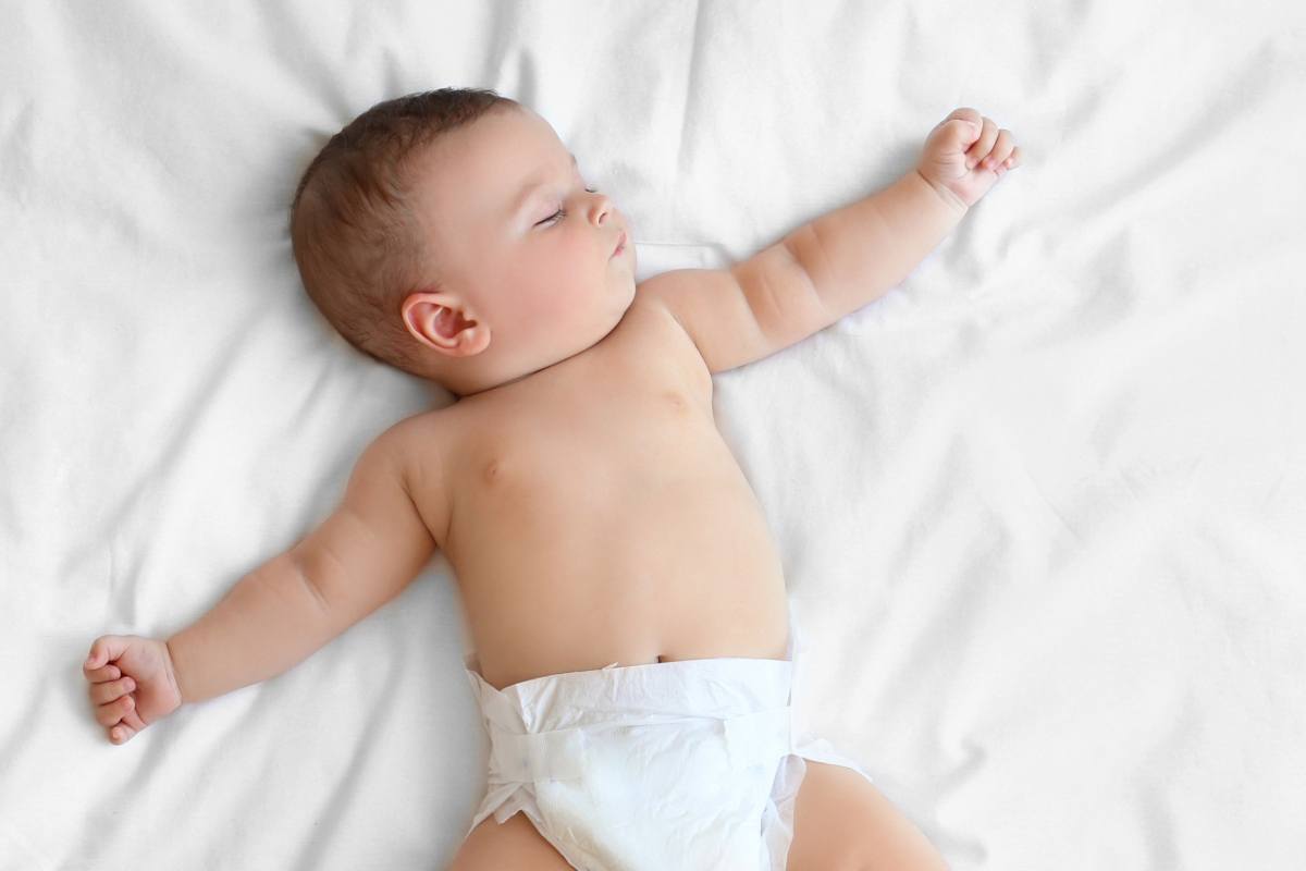Cómo ayudar a tu bebé a dormir con calor