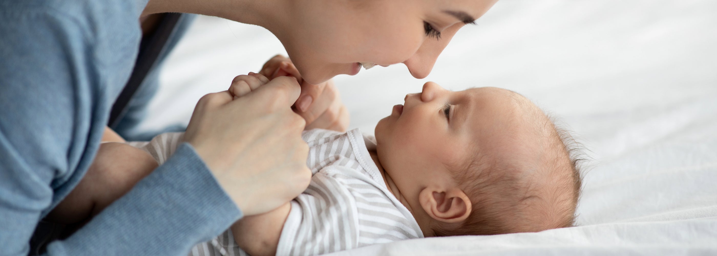 Plan incliné anti-reflux pour bébé : à quoi ça sert ? - Ecus Kids